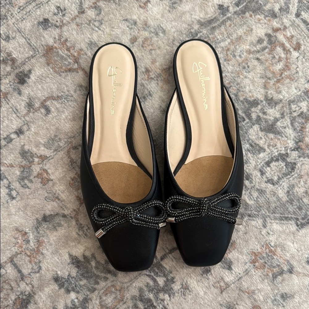 G by Giuliana Black Flats with Bow Detail
